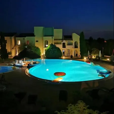 Апартаменты Romi Pool & Garden
