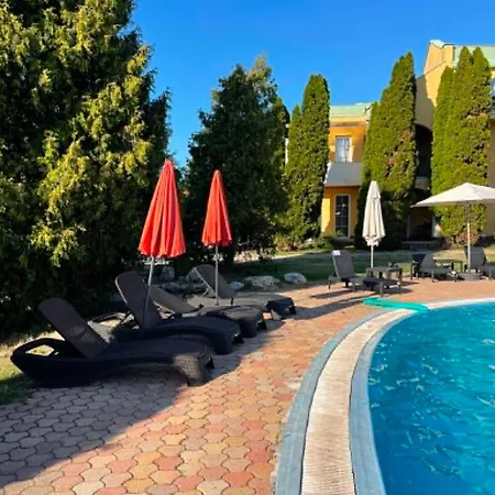 شقة Romi Pool & Garden *